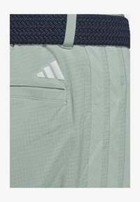 Unselected, silver green