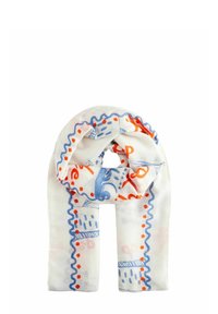 Weißer Schal mit blauen und orangefarbenen abstrakten Mustern. Die Ränder zeigen ein wellenförmiges Design mit kontrastierenden Punkten und Linien, die Textur und visuelles Interesse erzeugen.