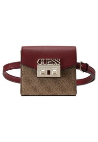 Rektangulær crossbodytaske i bordeaux og tan, med en tekstureret overflade, metal logo hardware og justerbar rem.