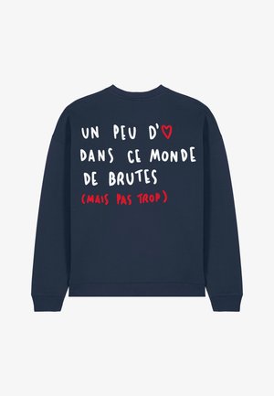 Tengerészi pulóver fehér és piros szöveggel a hátsó részén: "kicsi ❤️ ebben a durva világban (de nem túl sok)" és egy kis piros szív. Puha anyag, laza szabás.