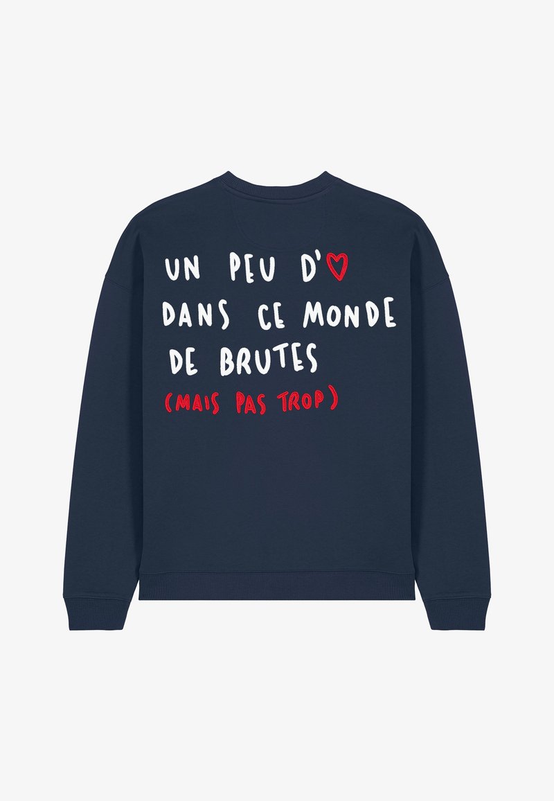 Námornícka mikina s bielym a červeným textom na chrbte: "trochu ❤️ v tomto brutálnom svete (ale nie príliš)" a malým červeným srdiečkom. Mäkká tkanina, voľný strih.