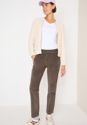 IM CAUSAL FIT - Stoffhose - braun