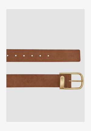 Ceinture en daim marron à finition lisse, boucle rectangulaire dorée et trous d'ajustement régulièrement espacés le long de la lanière.