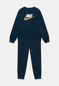 Nevybráno, armory navy/white