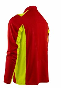 Rotes Langarmtrikot mit leuchtend gelben Seitenpaneelen. Aus atmungsaktivem Material mit einem hohen Kragen und einem sportlichen, figurbetonten Design.