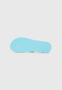 Sole delle calzature di colore azzurro chiaro, caratterizzata da un motivo floreale testurizzato e due protuberanze circolari. Superficie liscia complessivamente con bordi arrotondati.