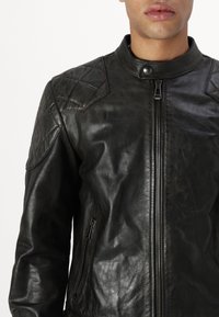 Belstaff OUTLAW - Chaqueta de cuero - black