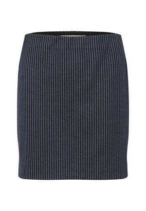 Marinblå kjol med vertikala vita randningar, strukturerad design, knälång och en slät yta. Inga synliga knäppningar eller utsmyckningar.