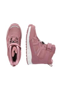 Rosa Schneestiefel mit strukturiertem Obermaterial, Schnürverschluss und verstellbarem Riemen. Weiße Sohle mit gemustertem Profil für besseren Halt.