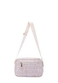 Borsa a spalla in tessuto bianco con design del logo in rilievo. Presenta una chiusura a zip superiore e una tracolla regolabile con dettagli del logo sottili.