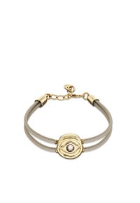 Bracelet en cuir avec deux bracelets gris, présentant un accent central doré avec un motif d'œil et une pierre transparente. Fermeture à pince homard.