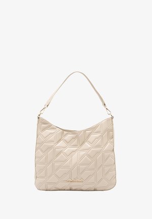 Beige synthetische handtas met geometrisch doorgestikt patroon, afgeronde bovenkant en een enkele schouderriem. Voorzien van goudkleurige hardware en een zachte textuur.