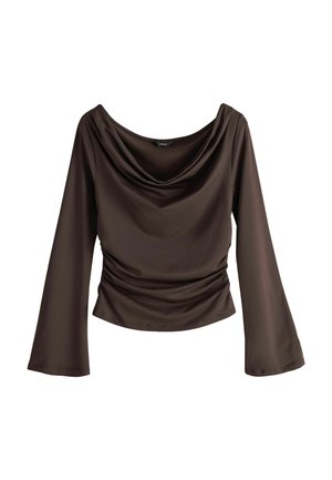 Sötétbarna hosszú ujjú női felső redős nyakkivágással és enyhe redőzéssel a deréknál, fehér háttéren bemutatva.