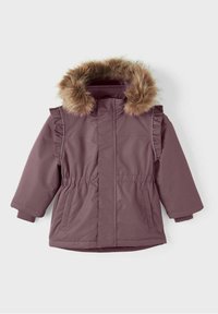 Fialová zateplená bunda s kapucí z umělé kožešiny, volánkovými detaily na ramenou, elastickým pasem a dvěma předními kapsami. Měkká textilie.