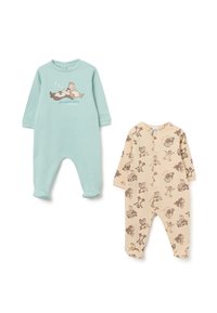 Zwei Kinder-Pyjamas. Links: hellblau, langärmlig, mit Grafikdruck, aus weichem Stoff. Rechts: beige, langärmlig, mit Tiermuster, mit Druckknopfverschluss.