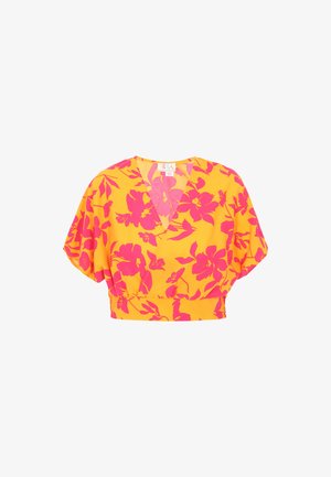 Geel cropped top met een levendig roze bloemendessin, voorzien van een V-hals en korte mouwen, gemaakt van een zachte stof met een lichte glans.