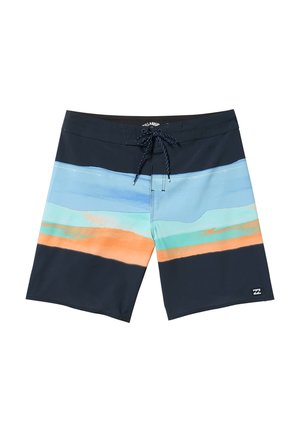 Herren-Badehosen in Marineblau mit einem mehrfarbigen Streifenmuster, das horizontale Bänder in Hellblau, Teal und Orange aufweist. Verstellbarer Kordelzug an der Taille, schnelltrocknender Stoff.