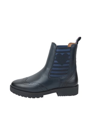 Navyblauwe leren enkellaars met zwarte rubberen zool, brogue-details en elastische zijpaneel met blauwe en zwarte strepen met een hartenontwerp.