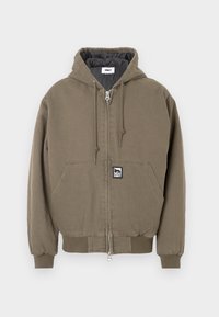 Jakna s kapuljačom u maslinasto zelenoj boji od pamuka s patentnim zatvaračem, s kangaroo džepom i malim logom robne marke na prednjem dijelu.