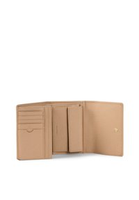 Portafoglio in pelle beige con più slot per carte, un comparto centrale e una superficie testurizzata. Presenta un logo discreto e una chiusura a scatto.