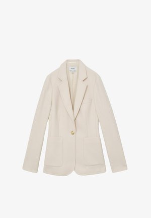 Blazer beige hecho de tela texturizada, con un solo botón dorado, dos bolsillos delanteros y un diseño de solapa con muesca.