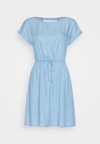 Světlomodré džínové šaty s krátkými rukávy, stahovací pas a volný střih. Hladká textura a délka nad kolena bez vzorů.