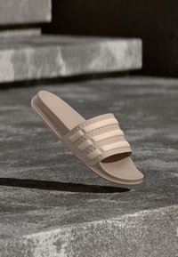 Δεν επιλέχθηκε, taupe