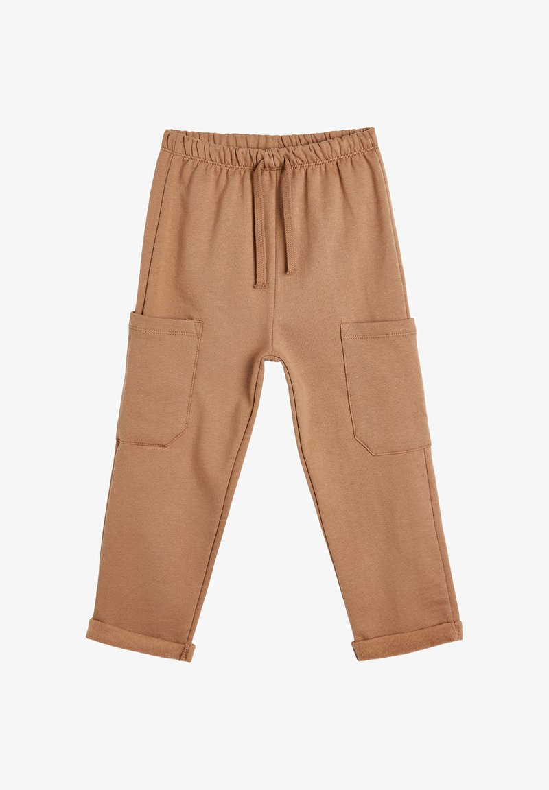 Bruine kinderbroeken met elastische tailleband,koord, twee grote zijzakken en opgerolde manchetten.