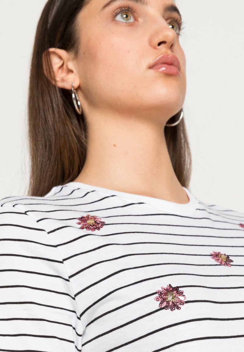 Damen T-Shirts | ONLY ONLKITA BOX T-Shirt print bright white black/weiß - XL86571 Damen T-Shirts | ONLY ONLKITA BOX T-Shirt print bright white black/weiß - XL86571