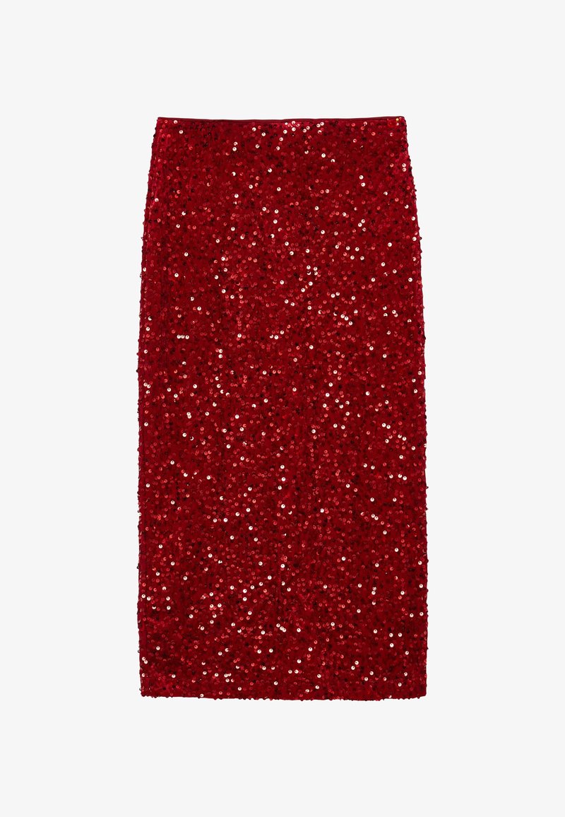 Jupe rouge en crêpe recouverte de sequins brillants, longueur genoux avec une coupe droite et taille haute.