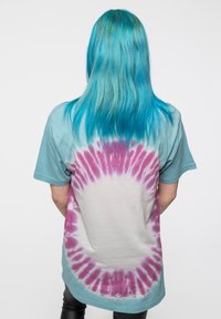 Paradiso Clothing ED SHEERAN NOTHING HAPPENS DYE WASH  - Print T-shirt - blue