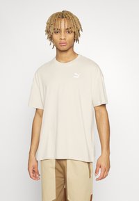 Puma CLASSICS TEE - T-paita - granola