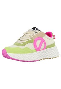 Sneaker with a mesh upper in beige, green accents, and a pink logo. Features a thick, textured white midsole and a pink outsole.
