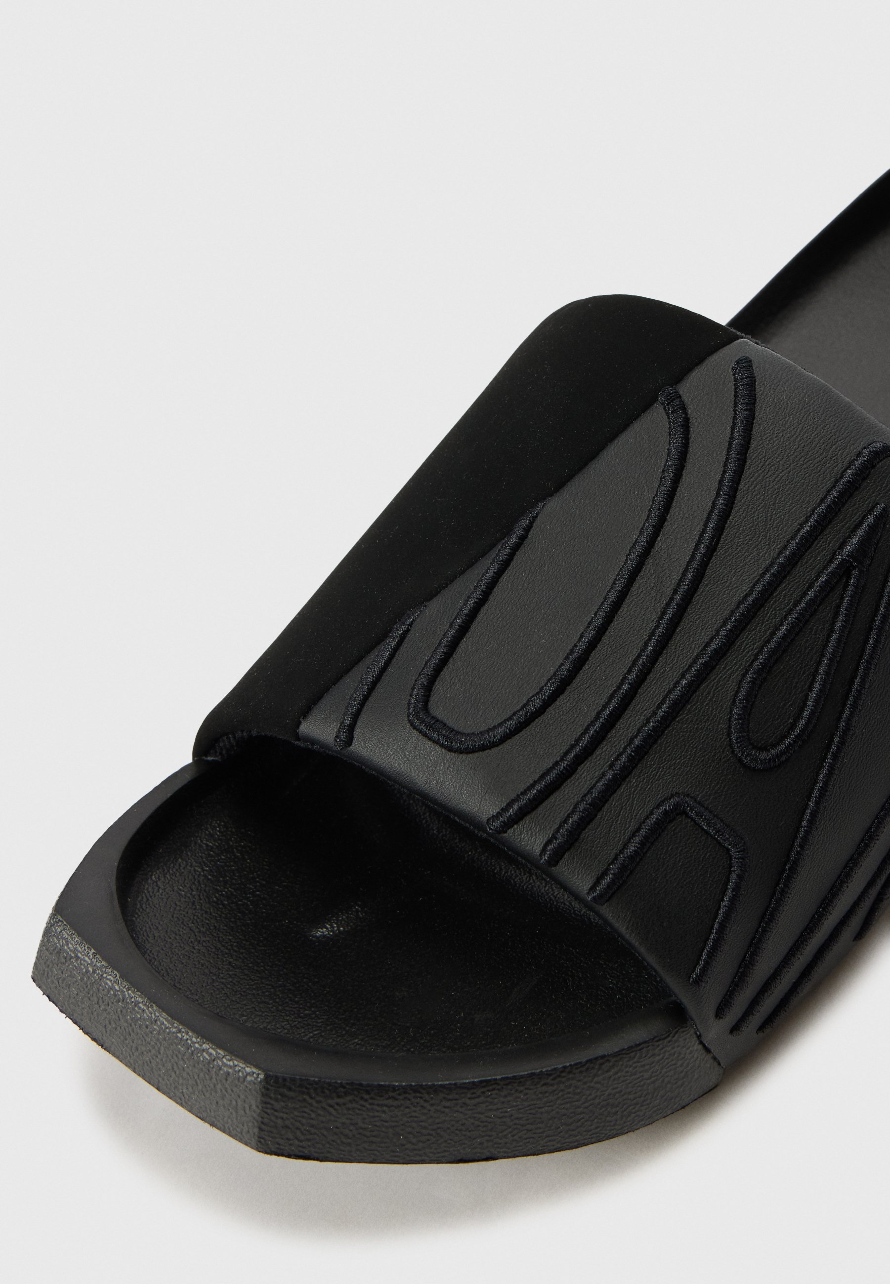 jordan nola slides black