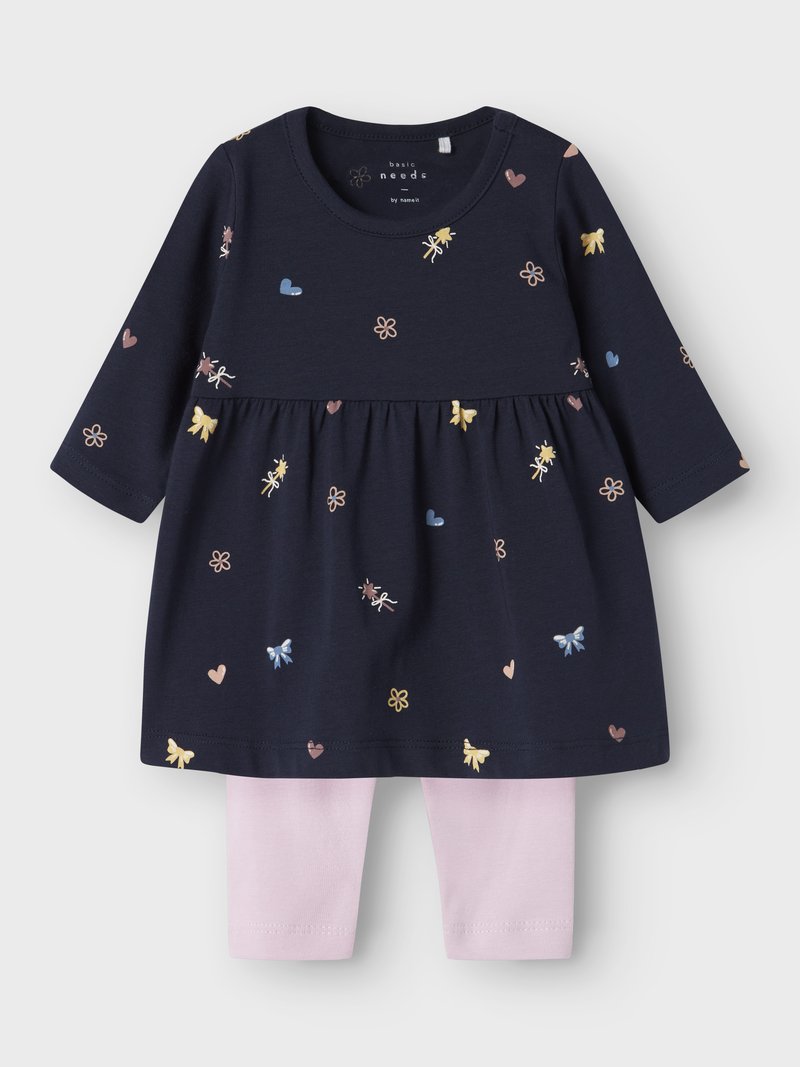 Vestido de marinha com mangas longas, apresentando padrões florais e de corações coloridos, combinado com leggings rosa claro. Material de algodão macio.