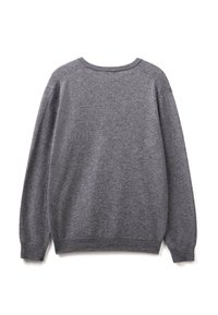 Szary sweter z dzianiny, okrągły dekolt, długie rękawy, ściągacze przy mankietach i hemie, miękka tekstura, prosty fason bez wzorów i ozdób.