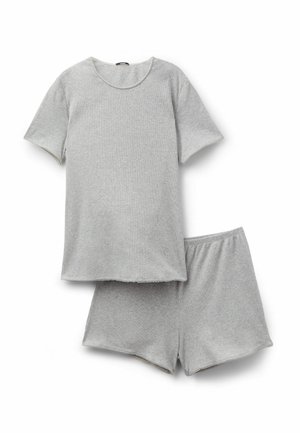 Conjunto de camiseta gris suave de manga corta y pantalones cortos a juego con cintura elástica, ropa casual para estar en casa, tela de punto lisa.