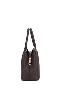 Borsa a mano in pelle marrone con una finitura strutturata, dotata di due manici e una chiusura centrale con zip in metallo. Forma compatta e arrotondata.