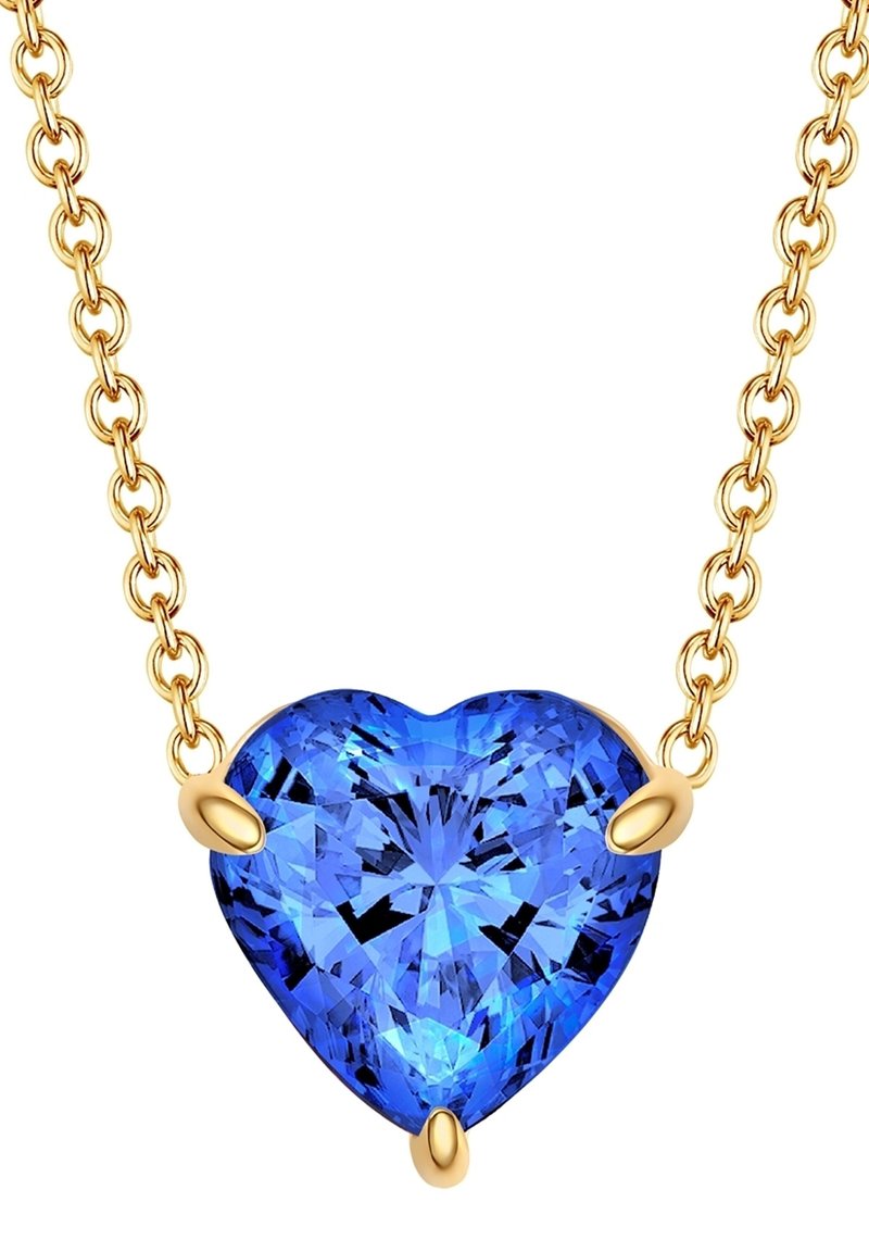 Herzförmiger blauer Edelstein-Anhänger, facettiertes Design, in eine goldfarbene Metallkette gefasst, präsentiert komplizierte Muster und eine polierte Oberfläche.