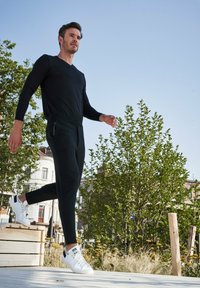 FALKE BASIC TROUSERS KNIT - Stoffhose - space blue