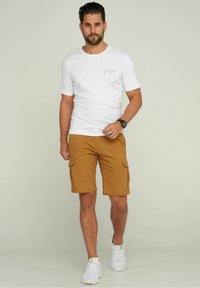 Jack & Jones JOE CARGO SHORTS - Shorts - bistre