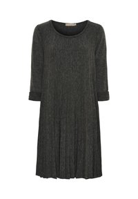 Grå strikket kjole med rund halsudskæring, trekvartærmer og plisseret nederdel. Stoffet har en blød tekstur og en subtil meleret mønster.