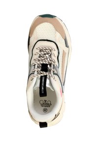 Sneaker con una toma superiore in mesh bianco, accenti beige e teal, dettagli riflettenti argentati e lacci con motivo. Presenta una suola imbottita.