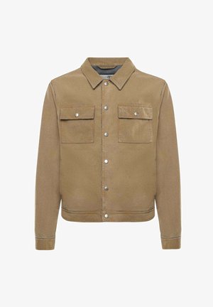 Veste en daim camel avec fermeture à boutons-pression, col pointu et deux poches à rabat avant avec boutons-pression.