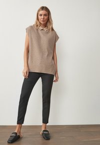 Next Chino-püksid - black