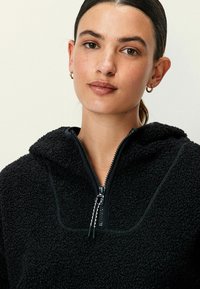 Next OUTDOOR QUARTER ZIP - Hættetrøje - black