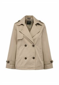 Beżowy płaszcz trench z podwójnym zapięciem, z wyciętym kołnierzem, naramiennikami, dużymi guzikami i bocznymi kieszeniami. Gładka tekstura tkaniny.