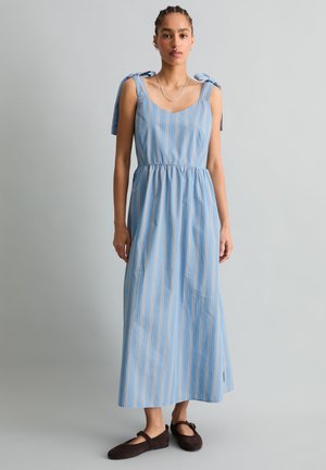 Marc O'Polo DENIM MARC O'POLO DENIM GESTREIFTES KLEID SHAPED AUS PAPERTOUCH-POPELINE - Maxi-jurk - light blue