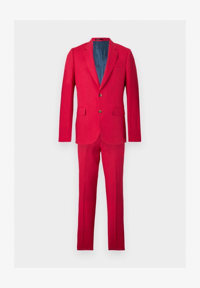 Κόκκινο κοστούμι δύο τεμαχίων με σακάκι με σκισμένη ντεκολτέ, δύο κουμπιά και τσέπες με καπάκια, σε συνδυασμό με ταιριαστά ραμμένα παντελόνια.