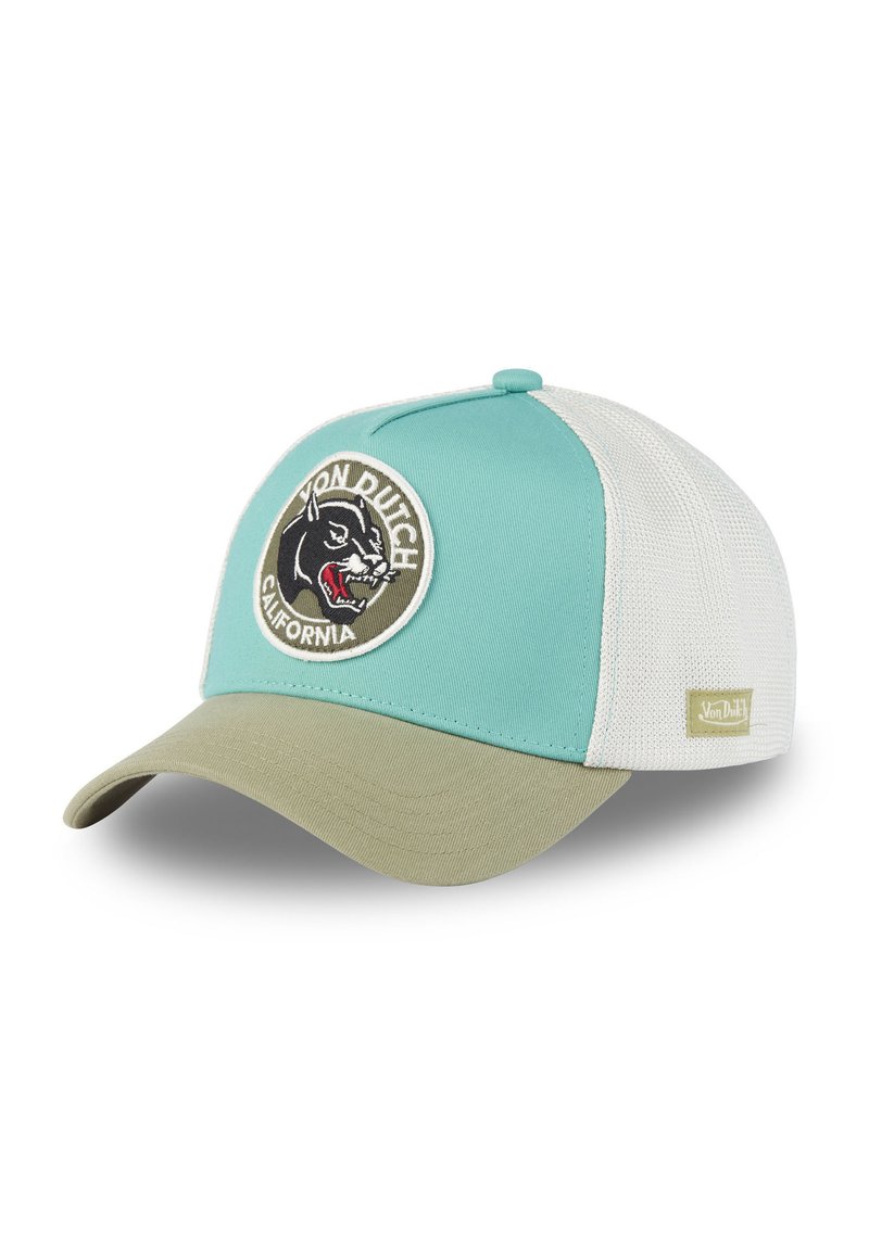 Casquette trucker en mesh verte et blanche avec une visière courbée, présentant un patch brodé noir et blanc d'un panthère et un détail de logo.